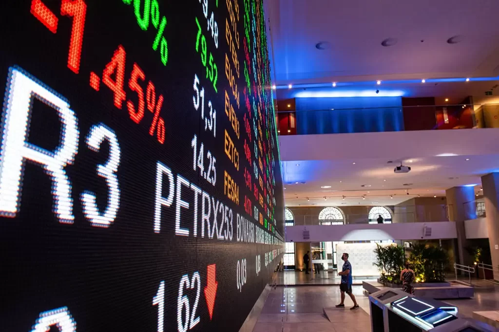 Ibovespa fecha em alta com surpresa (positiva) do PIB de 2023